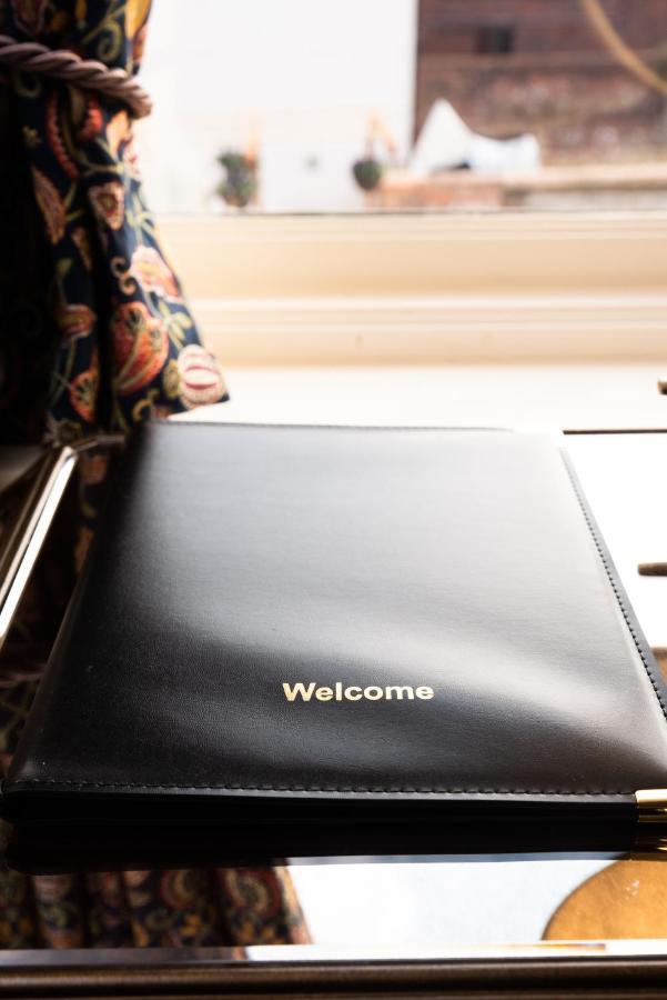 Domo Boutique Hotel オールドベリー エクステリア 写真